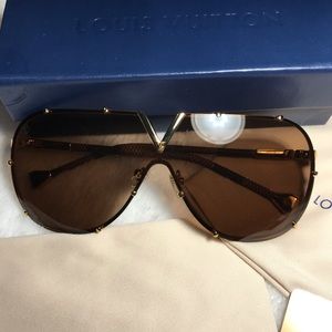 🤳🏾Authentic Louis Vuitton Drive Sunglasses 💯